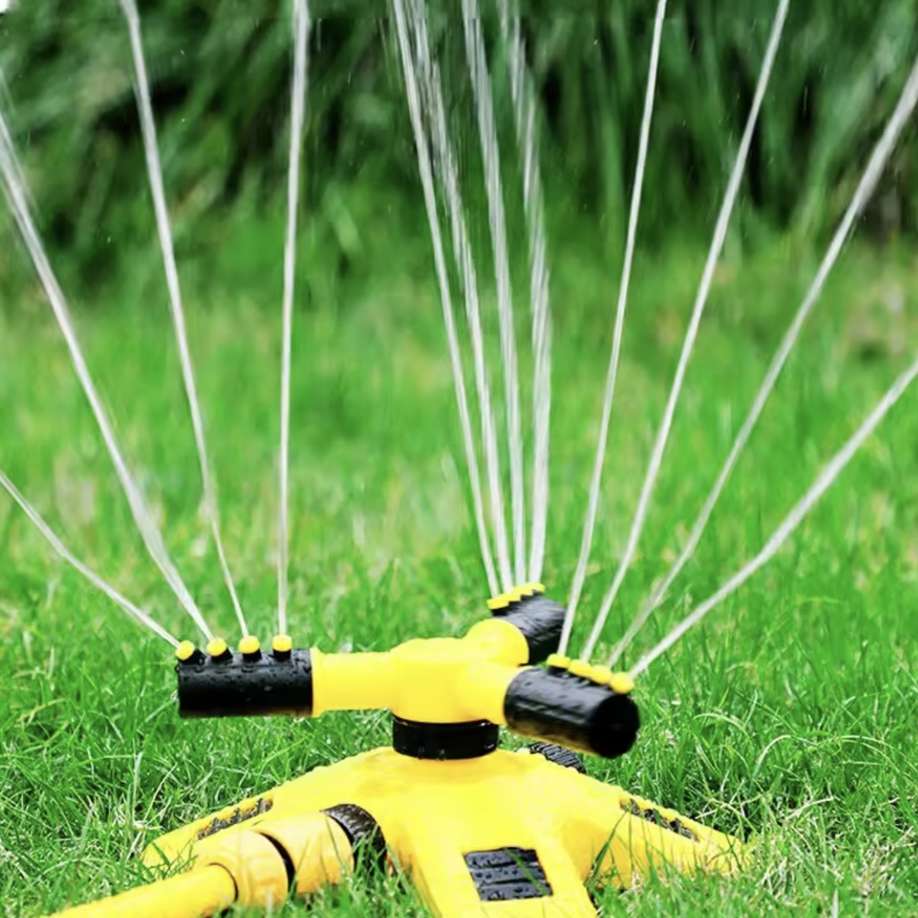 360° Rotating Garden Sprinkler | 4 Adjustable Nozzles | Expandable Reach | Hose Compatible